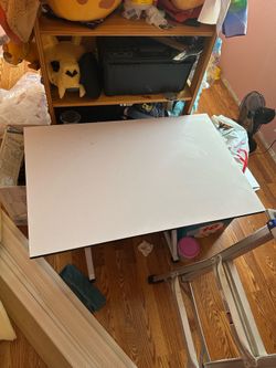 Tilting Art Desk