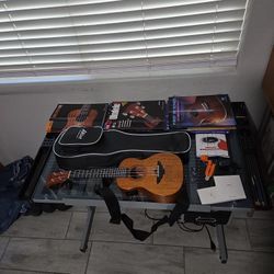 Ukelele, electroacoustic, with books and accessories