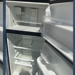 REFRIGERADOR DE DOS PUERTAS ESTÁ EN STIHL