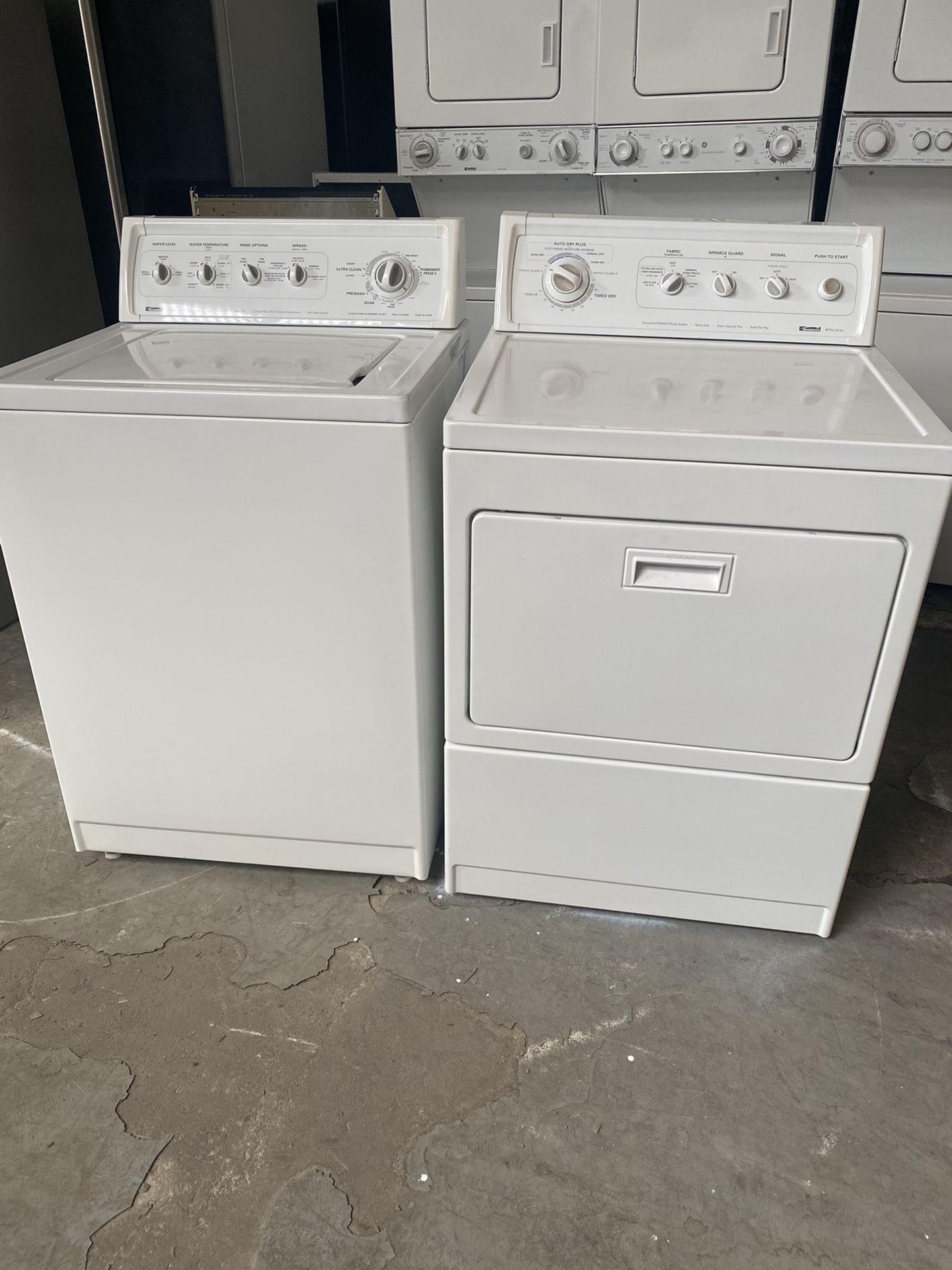 Set washer and dryer Kenmore good condition 90 days warranty the dryer is gas