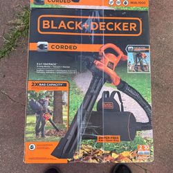 Black +Decker Leaf Blower/ Vacuum