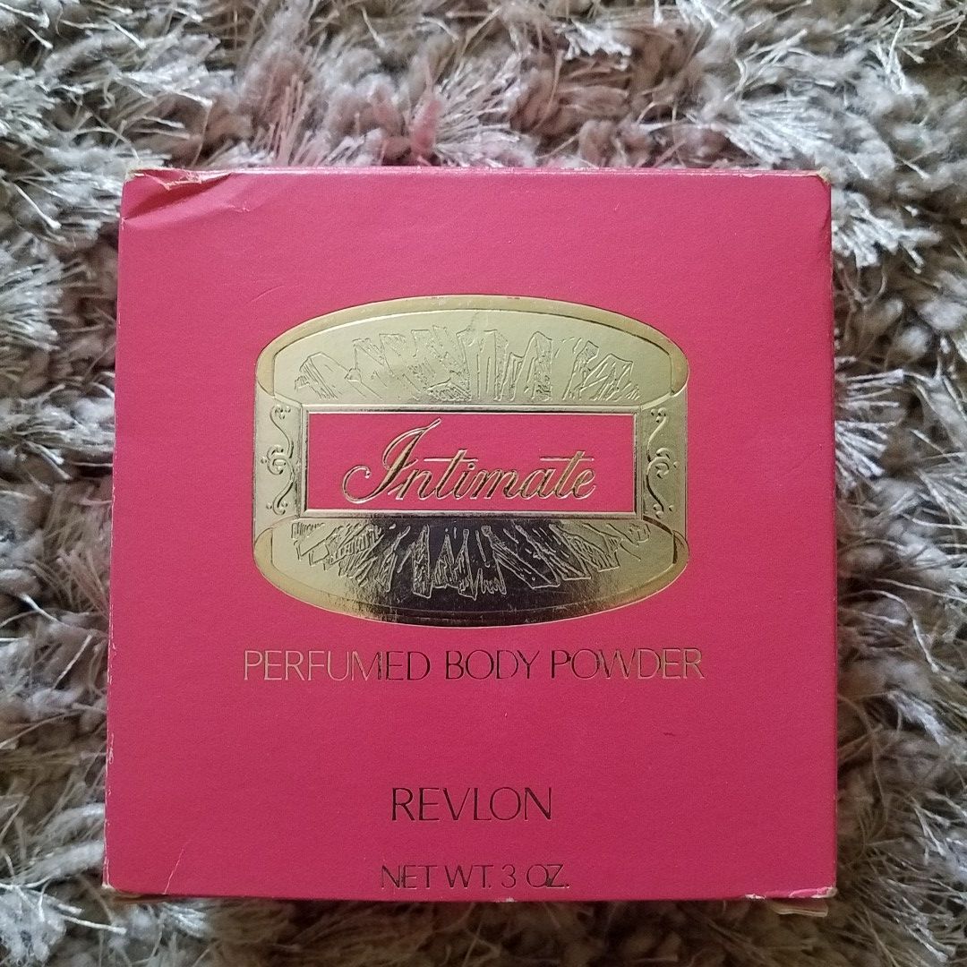 Beautiful intimate body powder