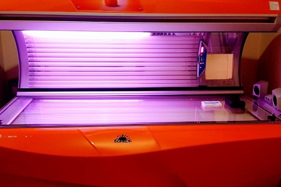 Tanning Bed Soltron Like New!