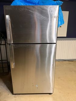 GE Stainless Steel Top-Freezer Refrigerator