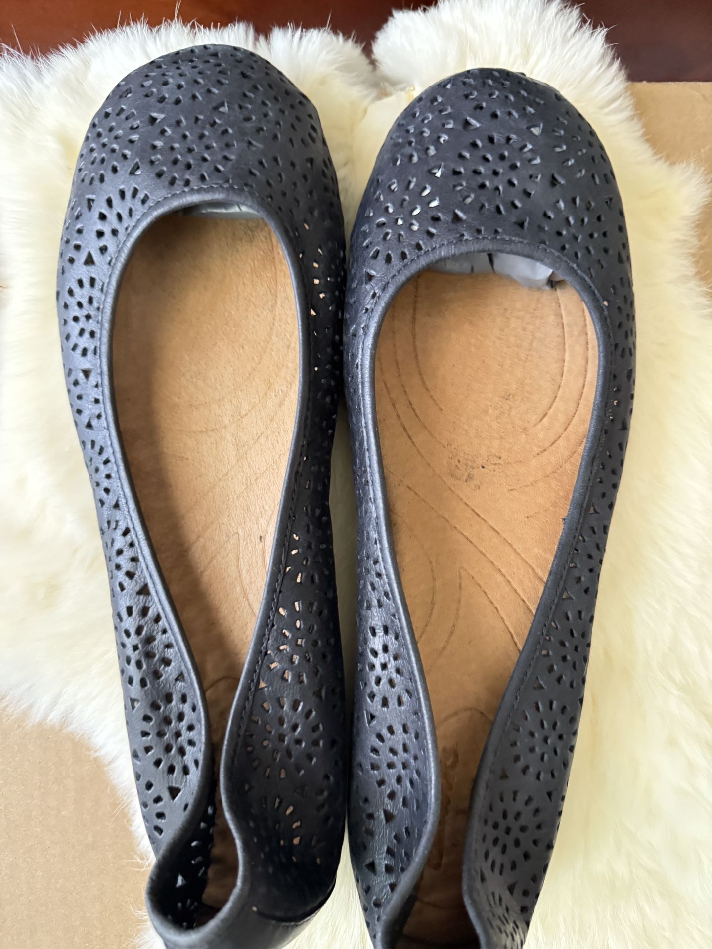 Indigo By Clarks Women's Slip On Flats size 10