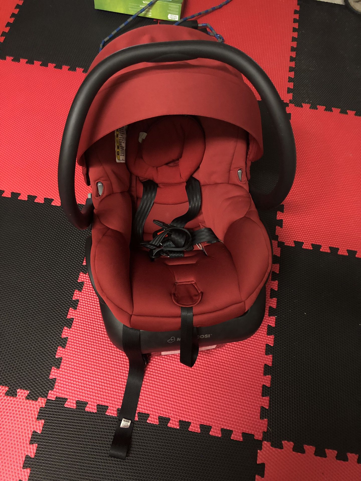 Maxi Cosi Mico 30 Infant Car Seat With Base