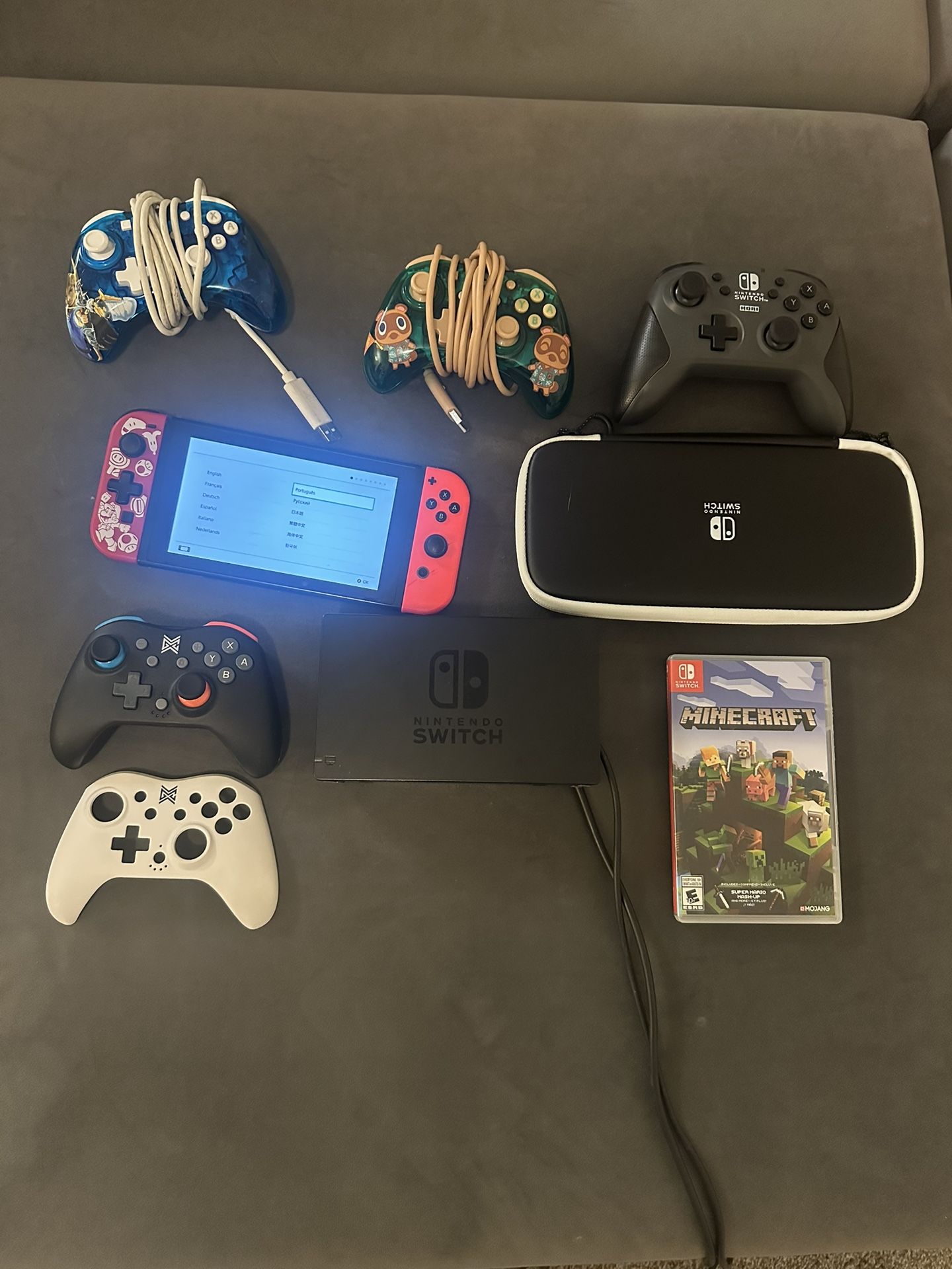 Nintendo Switch, Controllers and Minecraft