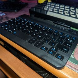 Mini Bluetooth keyboard for Android, IOS & Windows Phones, computers & Tablets
