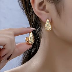 Brand New Elegant 14K Gold Plated Rhinestone Drop-Shaped Earrings