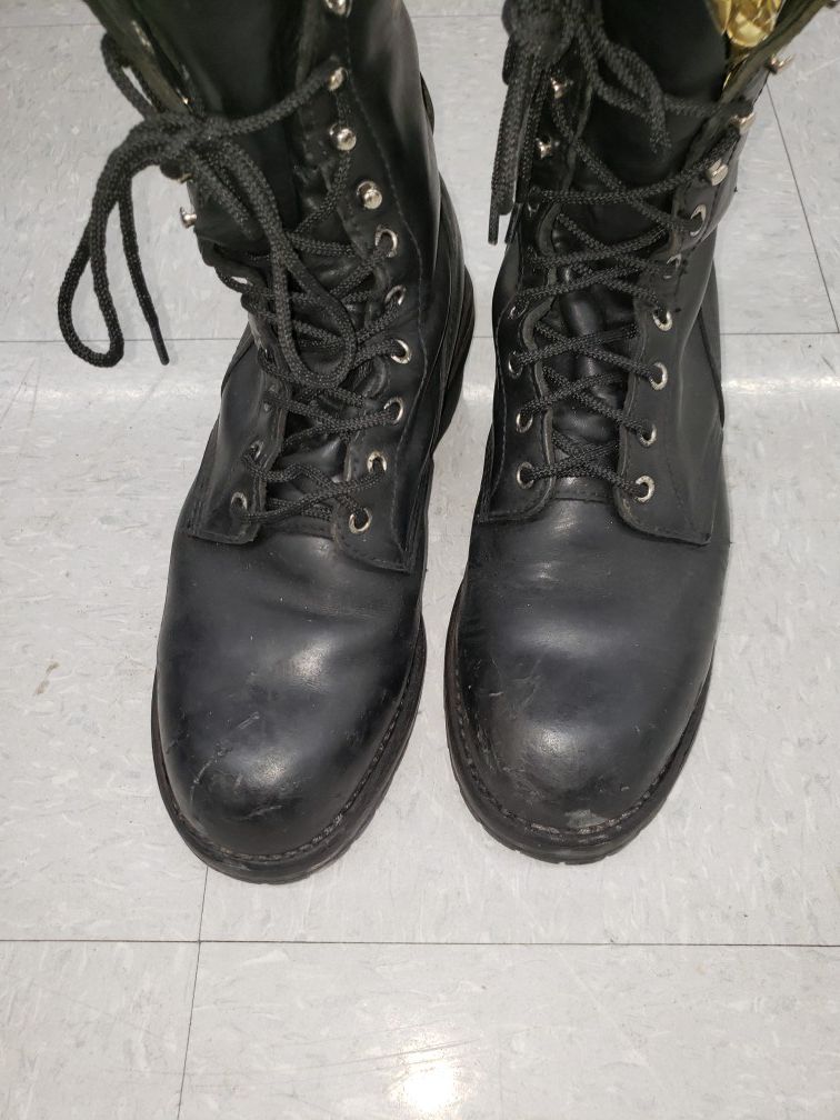 boots red wing ready for work in very good condition.size 10