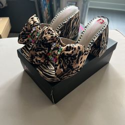 Betsy Johnson Shies Size 9.5