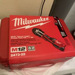 Milwaukee M12 Force Logic Press Tool 1/2”-1”Kit