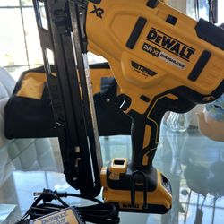 New Dewalt 15ga 