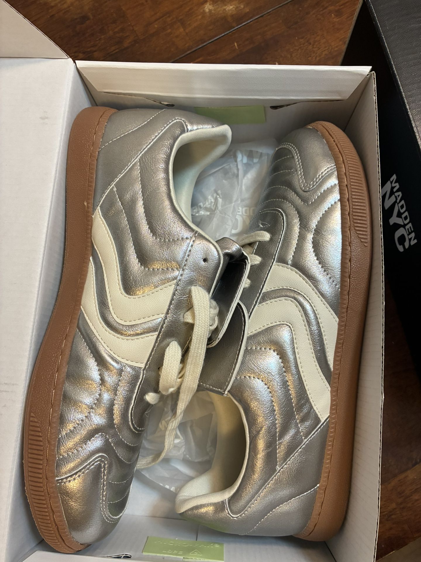 Women’s Madden NYC SZ 10 New In Box 