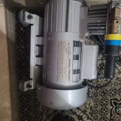 Central Pneumatic Mini Air Compressor 