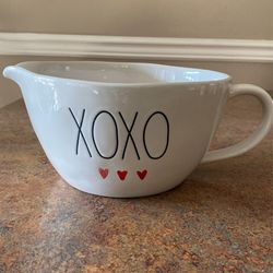Rae Dunn Mixing Bowl With Spout 