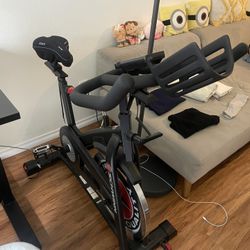 (Including Seat Cushion)Schwinn IC3 Indoor Cycling Exercise Bike - Black