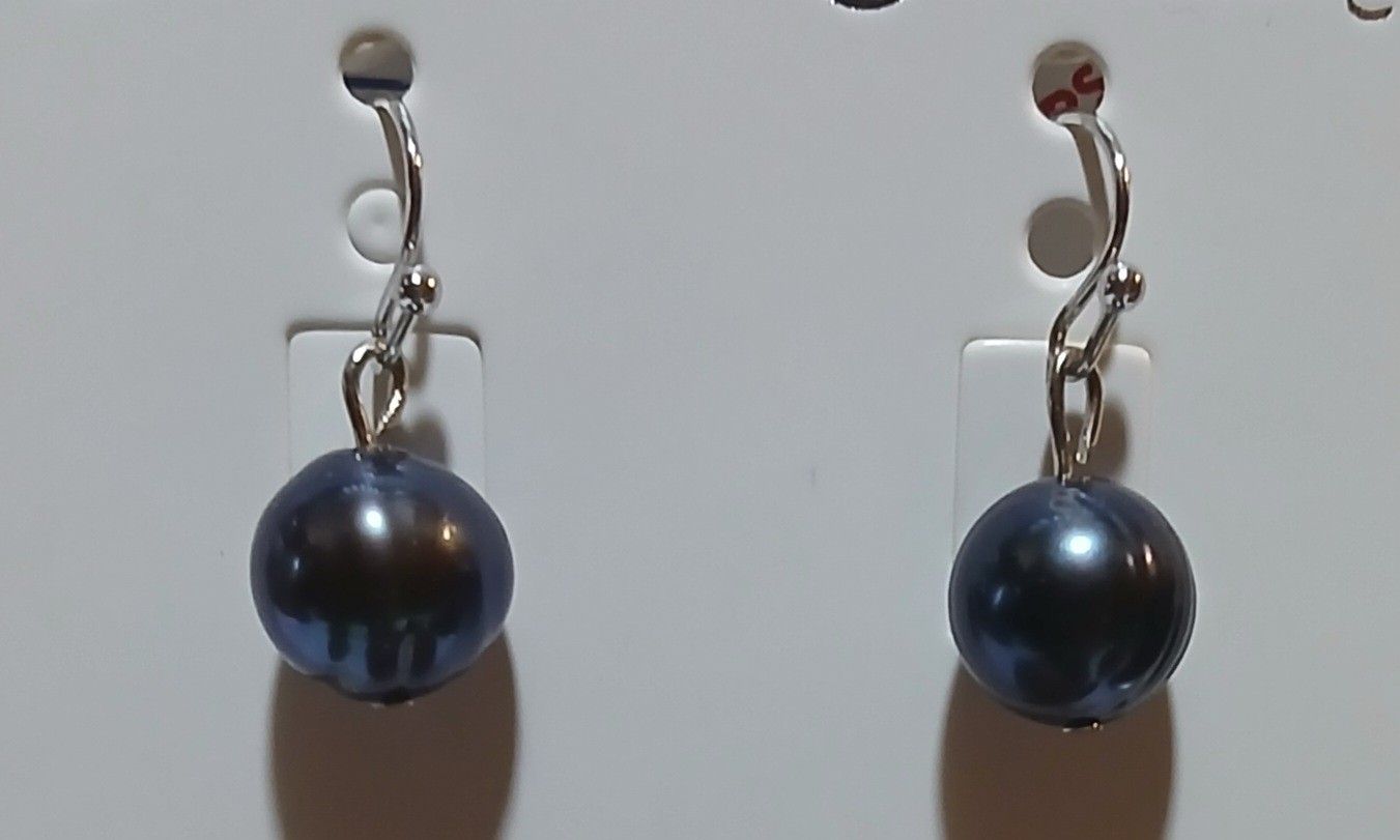 Thiatian Pearl Earrings