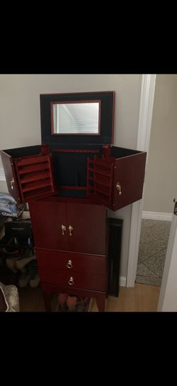 Like New Jewlery Box