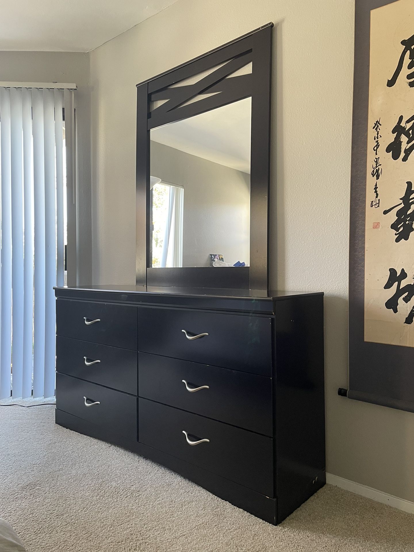 Dresser, 6 drawers with attached mirror