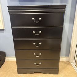 Ashley Furniture 3-Piece Bedroom Set – $600