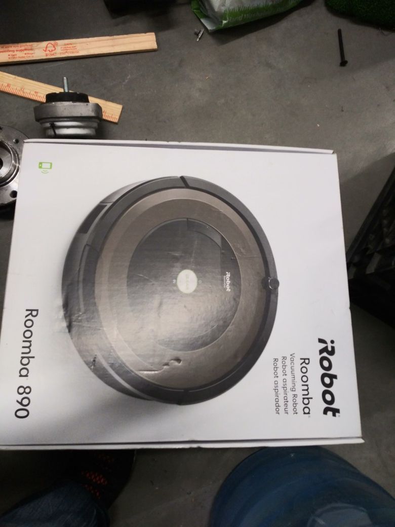 Roomba 890 vacuum