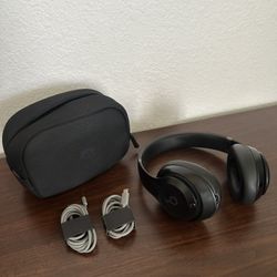 Apple Beats Studio Pro Over Ear Headphones 