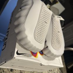 Brand new Nike Mind slides size 11 mens