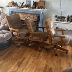 4 Oak Rolling Chairs With Pristine Cushions 