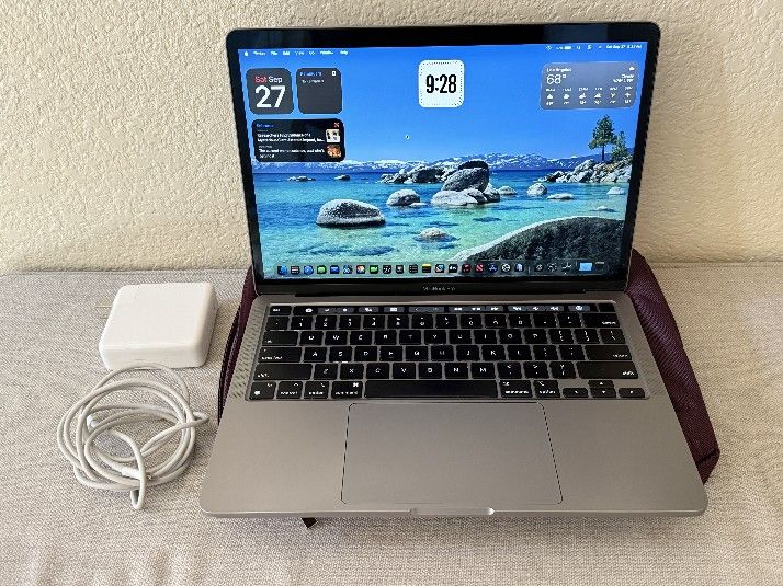 2020 MacBook Pro 13-inch M1 Clean Awesome Deal!!