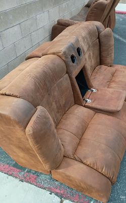 2pcs Couch Signature Design by Ashley® Stoneland Fossil Double Reclining Loveseat with Console $30
Pretty much used but still in Good condition