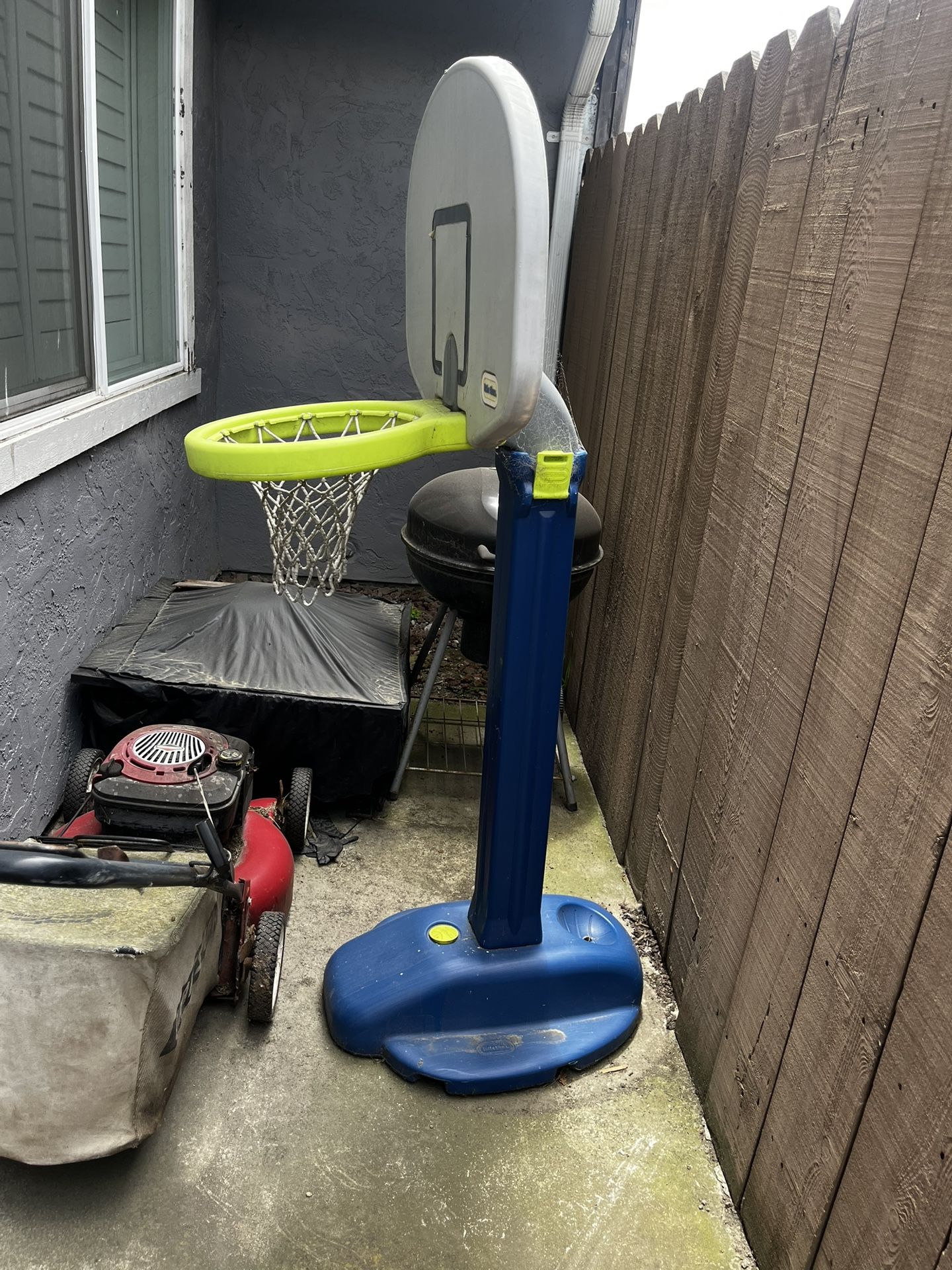 Kids basketball hoop
