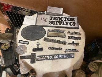 Vintage car emblem lot