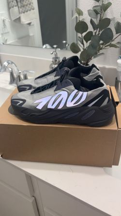 Yeezys size 10 great condition