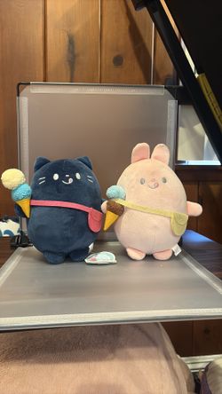 BK7552-1 Gokigen Odekake collection, featuring a pink bunny and a blue cat, both holding ice cream cones