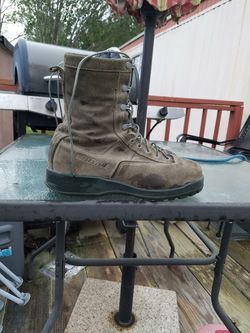 Military boots with metal boots cap