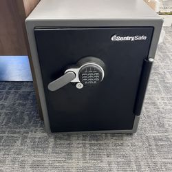 SentrySafe SFW205GPC – Fireproof & Waterproof Safe (Very Gently Used)
