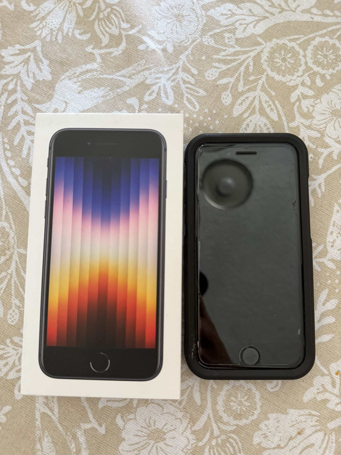 IPHONE SE LIKE NEW