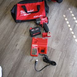 Milwaukee 3/8  M18 Impact Wrench Kit 