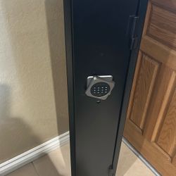 Gun Safe 3 Rifle 2 Pistol Holders Keys 