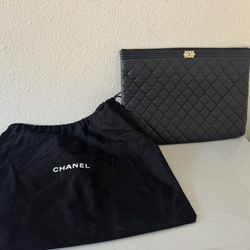 Chanel Medium Caviar O Case In Black