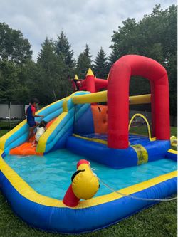Water bounce house