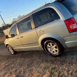 2010 Chrysler Town & Country