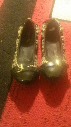 Girls size 4 MK flats