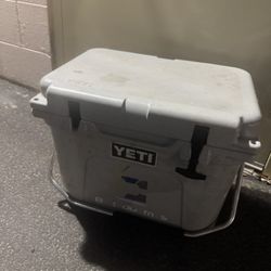 YETI ROADIE 20 COOLER