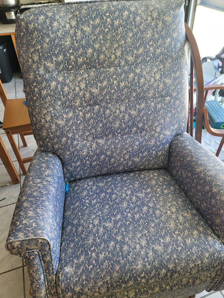 2 Recliners