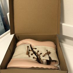 NEW Beautiful Sperry Boots Size 6 1/2 