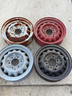 Chevrolet bolt pattern 16” Artillery wheel