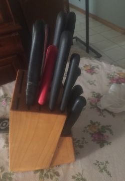 Cuchillos $6.00la madera esta dañada