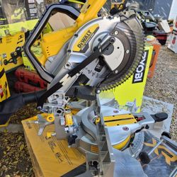 DEWALT 20-Volt MAX XR Cordless 10 in. Dual Bevel Fixed Miter Saw (Tool Only)